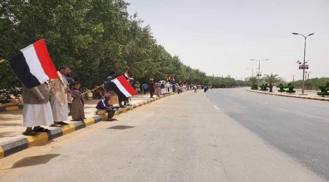 وسط استقبال شعبي حاشد في الشوارع..الرئيس العليمي يصل إلى مأرب (صورة)