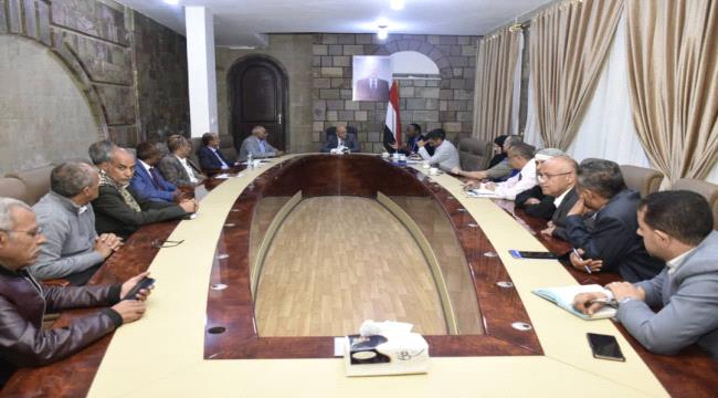محافظ تعز يبحث مع وفد الغذاء العالمي مراجعة آليات المساعدات الغذائية