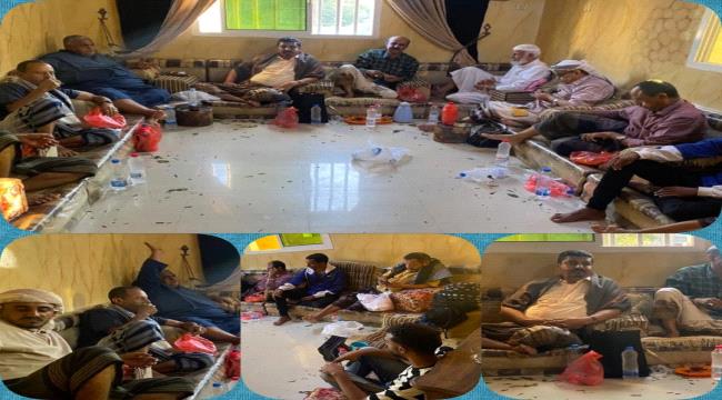 جموع المعزين من القيادات العسكرية والأمنية والمدنية تقوم بتأدية واجب العزاء للمحامي سعد الحالمي بوفاة عمه الفقيد صالح احمد قاسم العلوي 