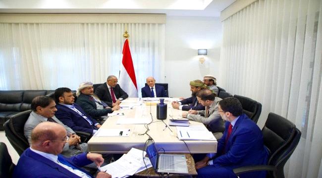 مجلس القيادة يواصل مناقشة مستجدات الاوضاع الوطنية ويعقد اجتماعا برئيس الوزراء والمعنيين بالشأن الاقتصادي