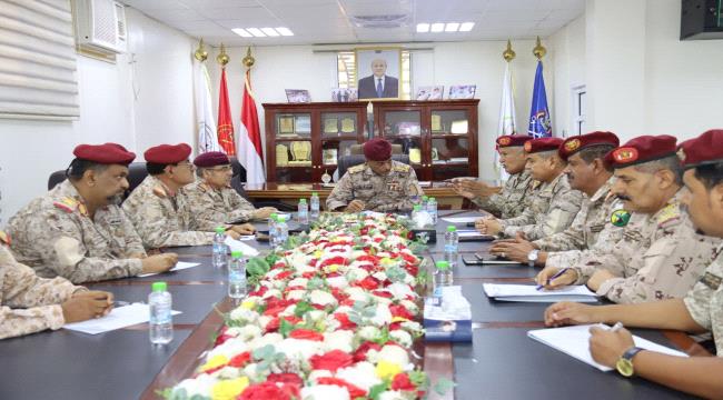 اجتماع عسكري هام لقيادات في وزارة الدفاع بعدن استعداد لهذا الأمر !