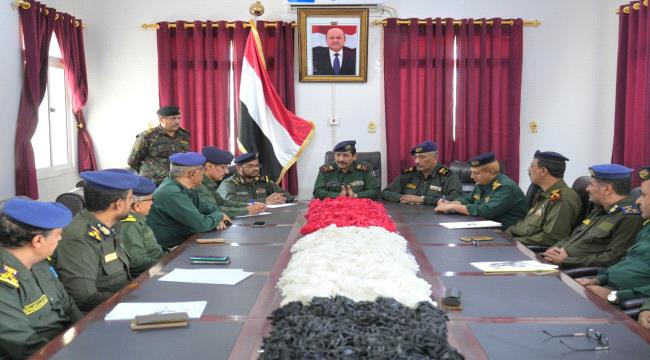 وزير  الداخلية يترأس اجتماعا بديوان الوزارة بسيئون ويتفقد سير العمل بعدد من الإدارات 