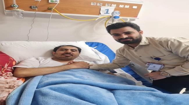 صور" لوزير الشباب والرياضة من داخل مستشفى عدن العام تؤكد تحسن حالته الصحية..(شاهدها)