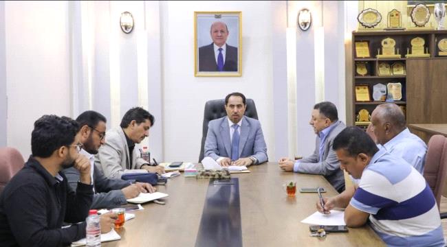 وزير الشباب والرياضة يوجه قطاع المشاريع باستكمال الأعمال المتبقية في أول ملعب دولي في اليمن