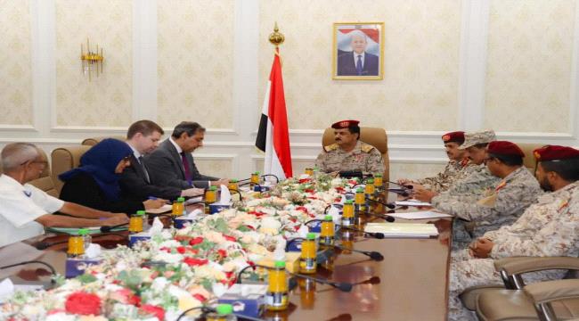 وزير الدفاع يلتقي في عدن نائب المبعوث الأممي 