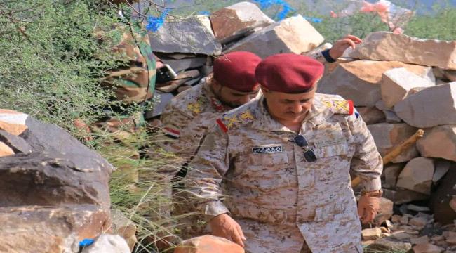 وفد وزارة الدفاع يزور المواقع الأمامية لجبهات غرب تعز 