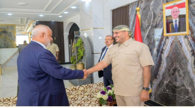 طارق صالح يستقبل جموع المهنئين من أبناء الساحل الغربي بمناسبة عيد الفطر المبارك
