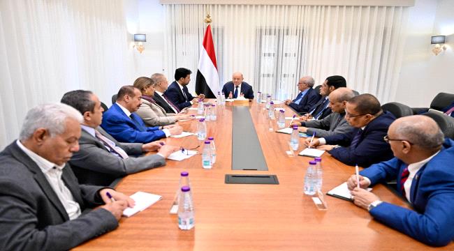 الرئيس العليمي يجتمع برئاسة هيئة التشاور وأمناء المكونات السياسية ويؤكد : قدمنا معا مشروع اليمنيين وتطلعاتهم بأفضل صورة 