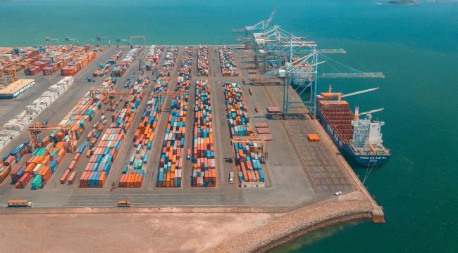 إدارة ميناء عدن تنفي الشائعات وتؤكد سير الحركة البحرية بكامل طاقتها