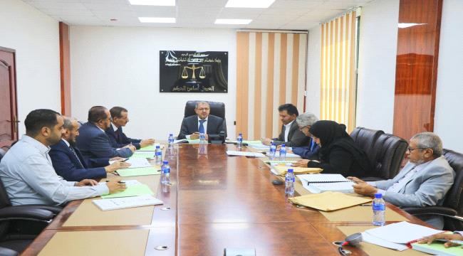 مجلس القضاء الأعلى يرفع الحصانة عن أحد القضاة ويحيل آخرين إلى مجلس المحاسبة 