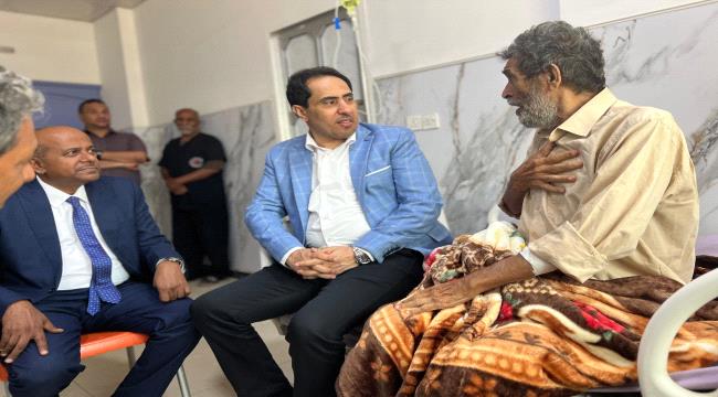 نايف البكري يطمئن على صحة الصحفي هاشم الوحصي.."صور"