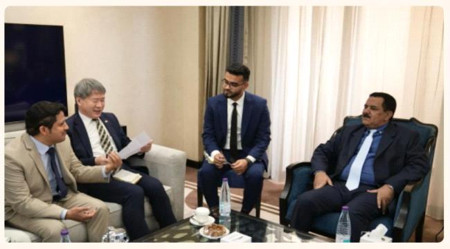 وزير الدفاع يبحث مع سفير كوريا بونج كاي دو مستجدات الأوضاع في اليمن