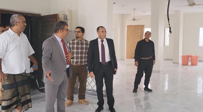 وزير الصناعة والتجارة يطّلع على المبنى الجديد لديوان عام الهيئة العامة للمواصفات ومختبراتها بعدن