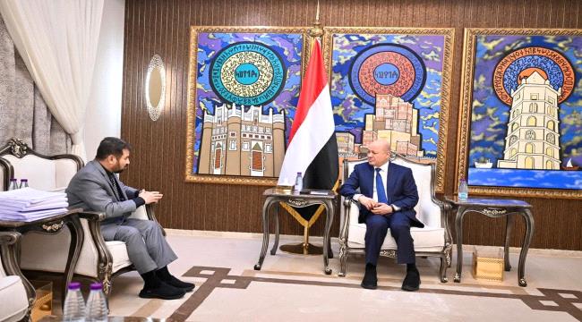 الرئيس العليمي يوجه بمكافحة الفساد وتعزيز الرقابة على المال العام