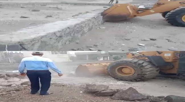 بتوجيهات كمال الحالمي.. حماية الأراضي توفر الحماية الأمنية لعمال عوائق مديرية خور مكسر 