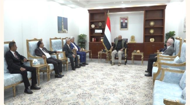 طارق صالح يناقش مع وفد وزاري خطط إنعاش السياحة في المناطق المحررة