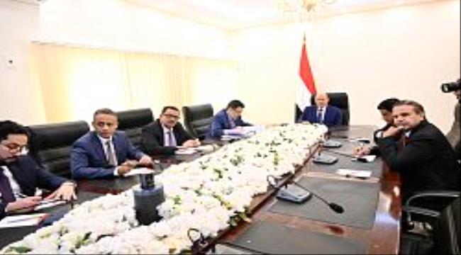 الرئيس العليمي يجتمع بلجنة إدارة الأزمات ويحثها على تسريع الاجراءات القطاعية لضمان وفاء الدولة بالتزاماتها