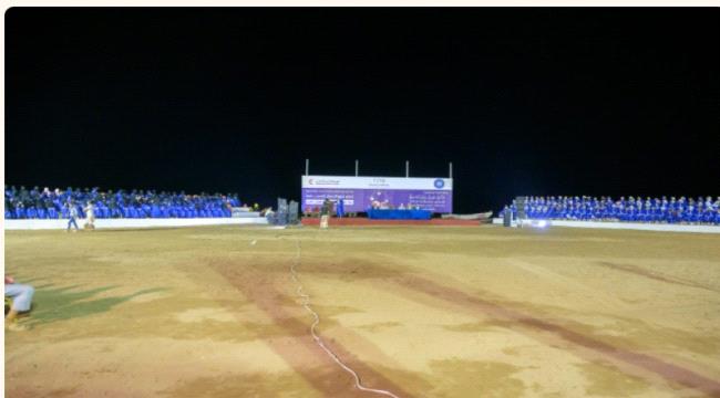 عضو مجلس القيادة طارق صالح يكرم 300 حافظاً وحافظة للقرآن الكريم