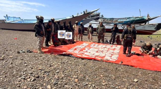 ضبط قارب تهريب يحمل 600 الف حبة كبتاجون مخدر، قرب باب المندب