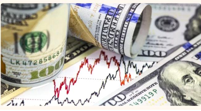 الدولار يتذبذب مع بحث المستثمرين عن ملاذات آمنة