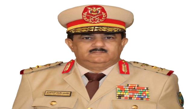 وزير الدفاع يطمئن على سلامة محافظ تعز وقائد محور طور الباحة ويؤكد تشكيل لجنة للتحقيق