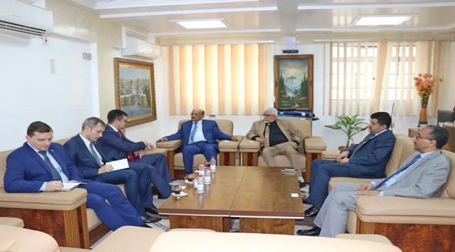 محافظ البنك المركزي يناقش وسائل تعزيز التواصل بين المؤسستين النقديتين اليمنية والروسية