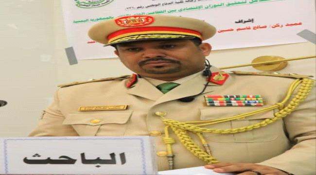 نائب المفتش العام اللواء الركن مسفر الحارثي يهنئ العميد سامي السعيدي بنيل شهادة الزمالة العسكرية العليا