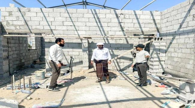 المحضار و بن جرادي يتفقدان سير أعمال مشروع بناء وتأثيث الدور الثالث بمبنى السلطة المحلية بصيرة