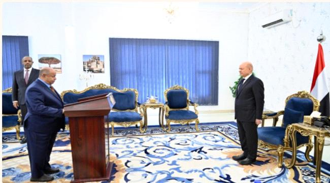 محافظ حضرموت يؤدي اليمين الدستورية امام رئيس مجلس القيادة الرئاسي