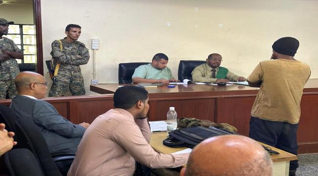 محكمة صيرة الابتدائية تعقد أولى جلسات محاكمة المتهم ريدان فارس عبدالعزيز مقبل في قضية قتل عمد