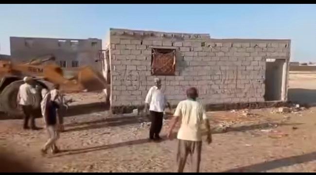 المقدم الحالمي أثناء إزالة أبنية عشوائية بخور مكسر : مستمرون في إزالة العشوائيات وارجاع الحقوق لأصحابها