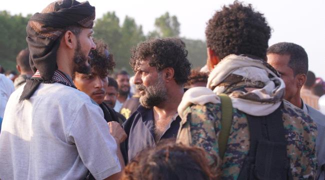 مدير عام الإصدار الآلي المقدم وجدي النخعي يشارك في تشييع  جثمان الشهيد مهدي العقربي بالعاصمة عدن 