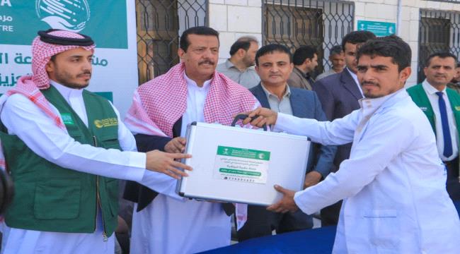بدعم سعودي .. توزيع منحة البذور وحقائب البيطرة للمستفيدين من مشروع التمكين الرزاعي بمأرب