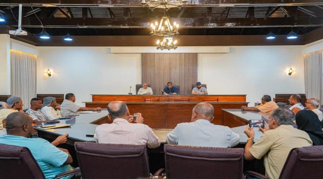 وكيل أول العاصمة عدن يعقد اجتماعًا لمناقشة الأوضاع الخدمية في مديرية صيرة