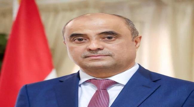 رئيس الوزراء يشيد بإدارة السلطة المحلية في المهرة ويصفها بالنموذج الإيجابي في الحفاظ على الأمن والاستقرار