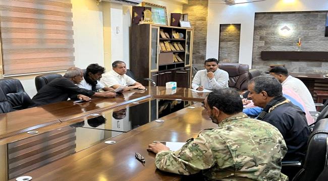 مدير عام الشيخ عثمان يترأس اجتماع اللجنة الأمنية لمناقشة الأوضاع في المديرية