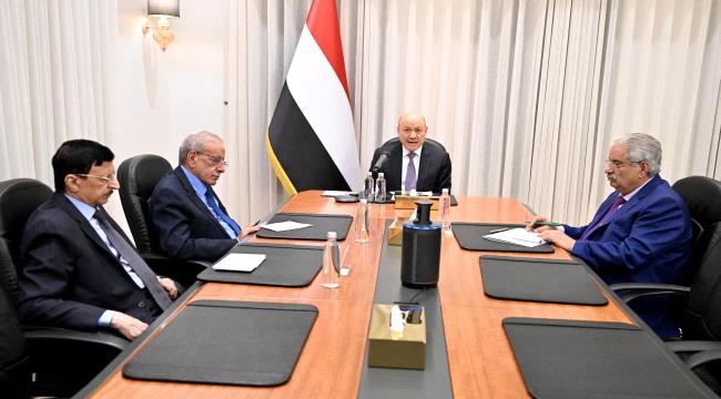 عاجل | الرئيس العليمي يترأس اجتماعًا مشتركًا للمحافظين واللجنة الأمنية العليا ويؤكد : حماية السيادة وإنهاء الانقلاب أولوية الدولة