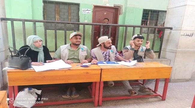 نجاح كبير في  توزيع السلال الغذائية لمعلمي الشيخ عثمان