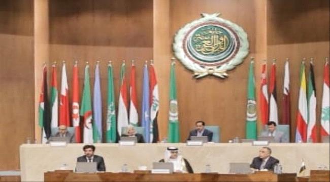 الرئيس نايف البكري يسلم الرئاسة لنظيره المصري 