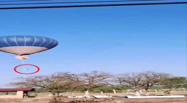 نيران تشتعل داخل منطاد بالهواء تلتهم سائحًا.. وامرأة تقفز من رعبها من ارتفاع 200 مترًا!