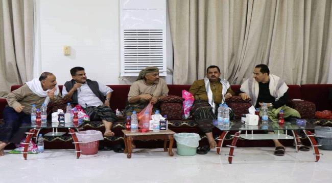وزير الشباب والرياضة يستقبل  المعزين في وفاة عمه الشيخ علي البكري
