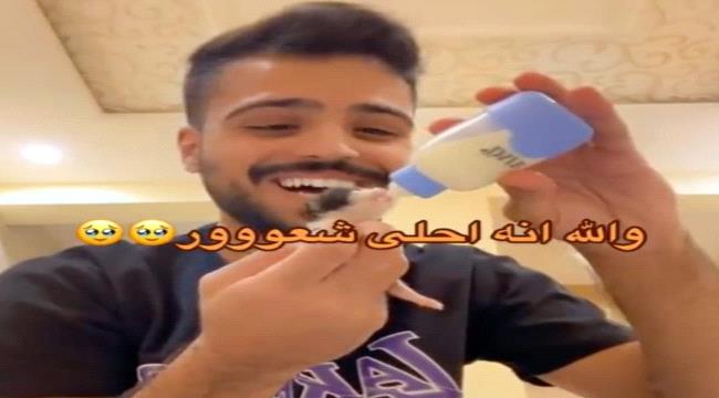 مشهد لطيف.. سعودي ينقذ قطة حديثة الولادة من الشارع