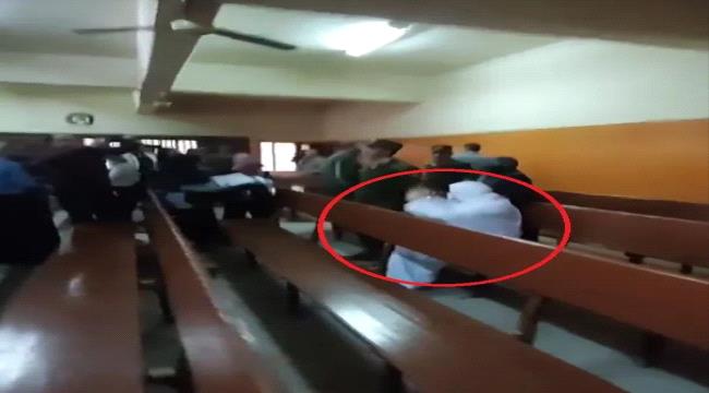 لحظة الحكم بالنطق على امرأة وصديقها بتهمة قتل زوجها.. وردة فعل المجرمة توثق انهيارها
