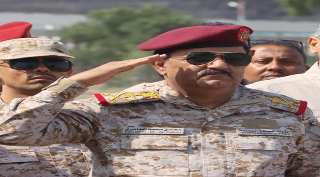 وزير الدفاع يرحب بالمحررين من سجون الحوثي ويؤكد أن الفرحة لن تكتمل إلا بتحرير الجميع