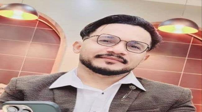 شاب عدني يبهر الجميع بصوته الرائع في مقاطع فيديو على فيسبوك