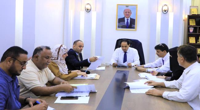 شاهد بالصور..البكري يرأس اجتماعًا للجنة المناقصات بوزارة الشباب والرياضة 