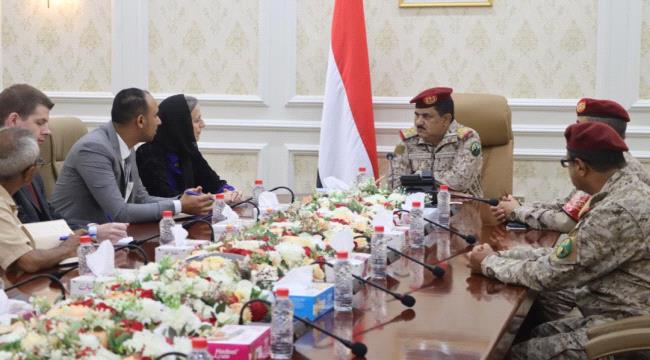 وزير الدفاع يؤكد استمرار المليشيات الحوثية في عملياتها العدائية ويقول : "لا عهد لها ولا ميثاق"