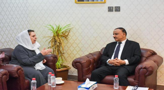 وزير النقل يلتقي الممثل المقيم لبرنامج الأمم المتحدة الإنمائي في اليمن لبحث توقيع إتفاقية التأمين البحري 