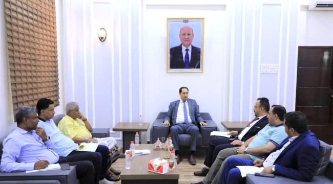 وزير الشباب والرياضة يناقش مع مؤسسة عدن للحقوق والتنمية سبل التعاون المشترك