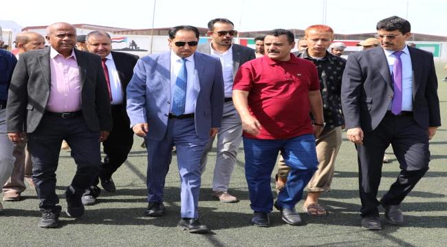 وزير الشباب والرياضة يزور منشآت نادي المنصورة بعدن